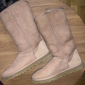 Classic Tall II Boot light beige/rose color lightly used